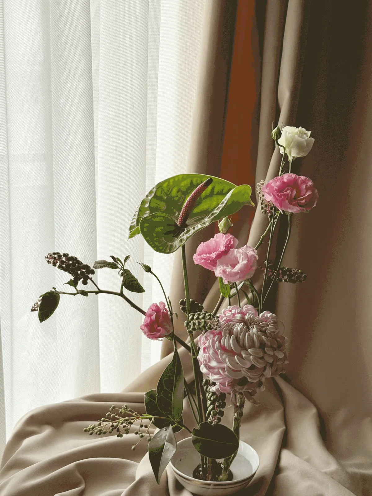 Ikebana with anthurium and chrysanthemum